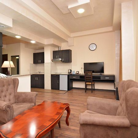 Partez Hotel Ереван Экстерьер фото
