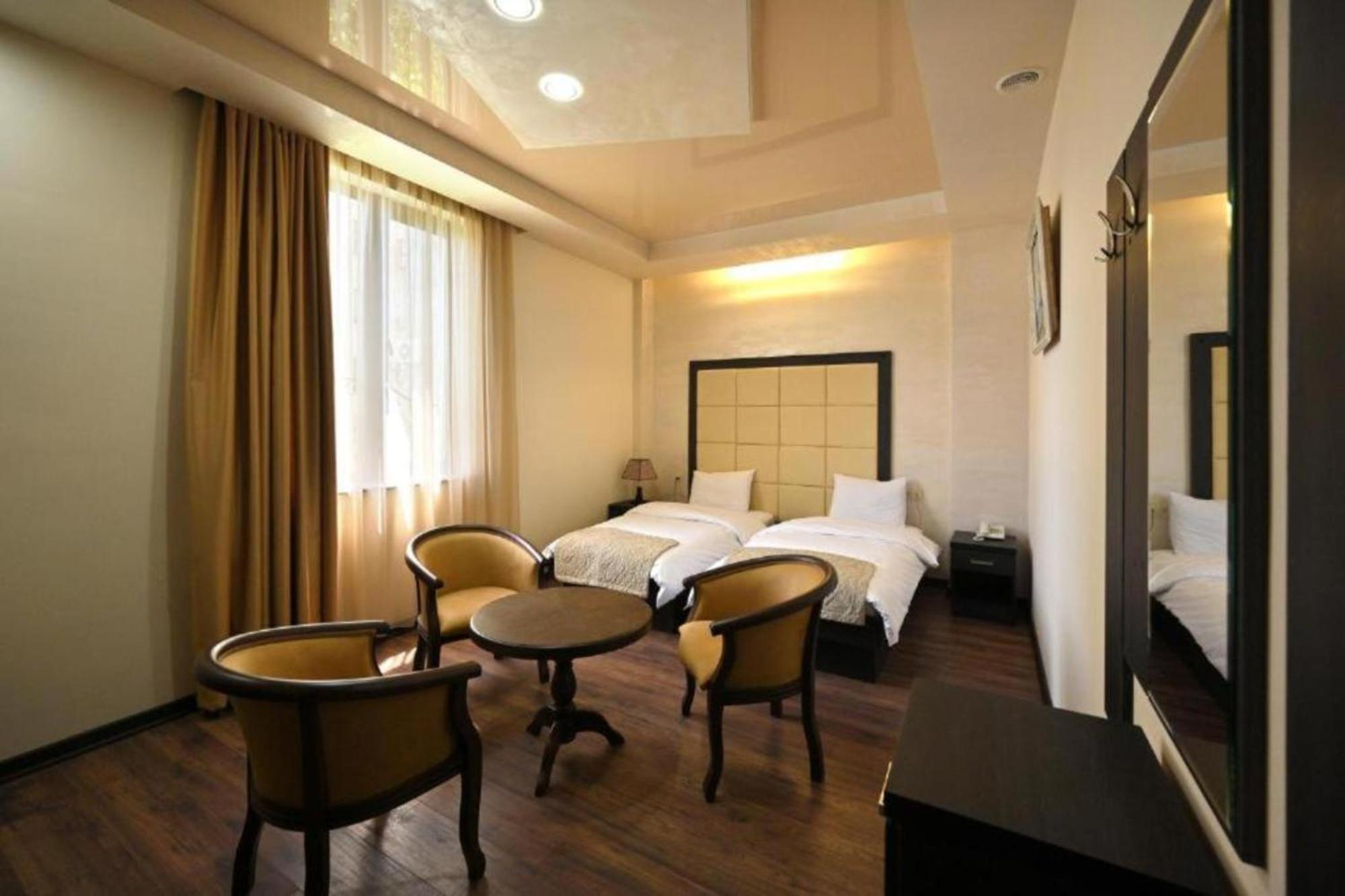 Partez Hotel Ереван Экстерьер фото