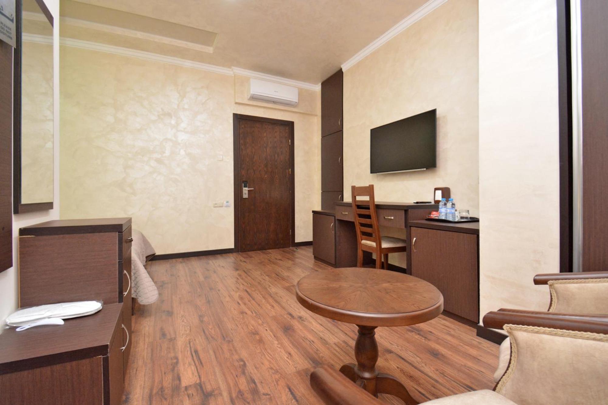 Partez Hotel Ереван Экстерьер фото