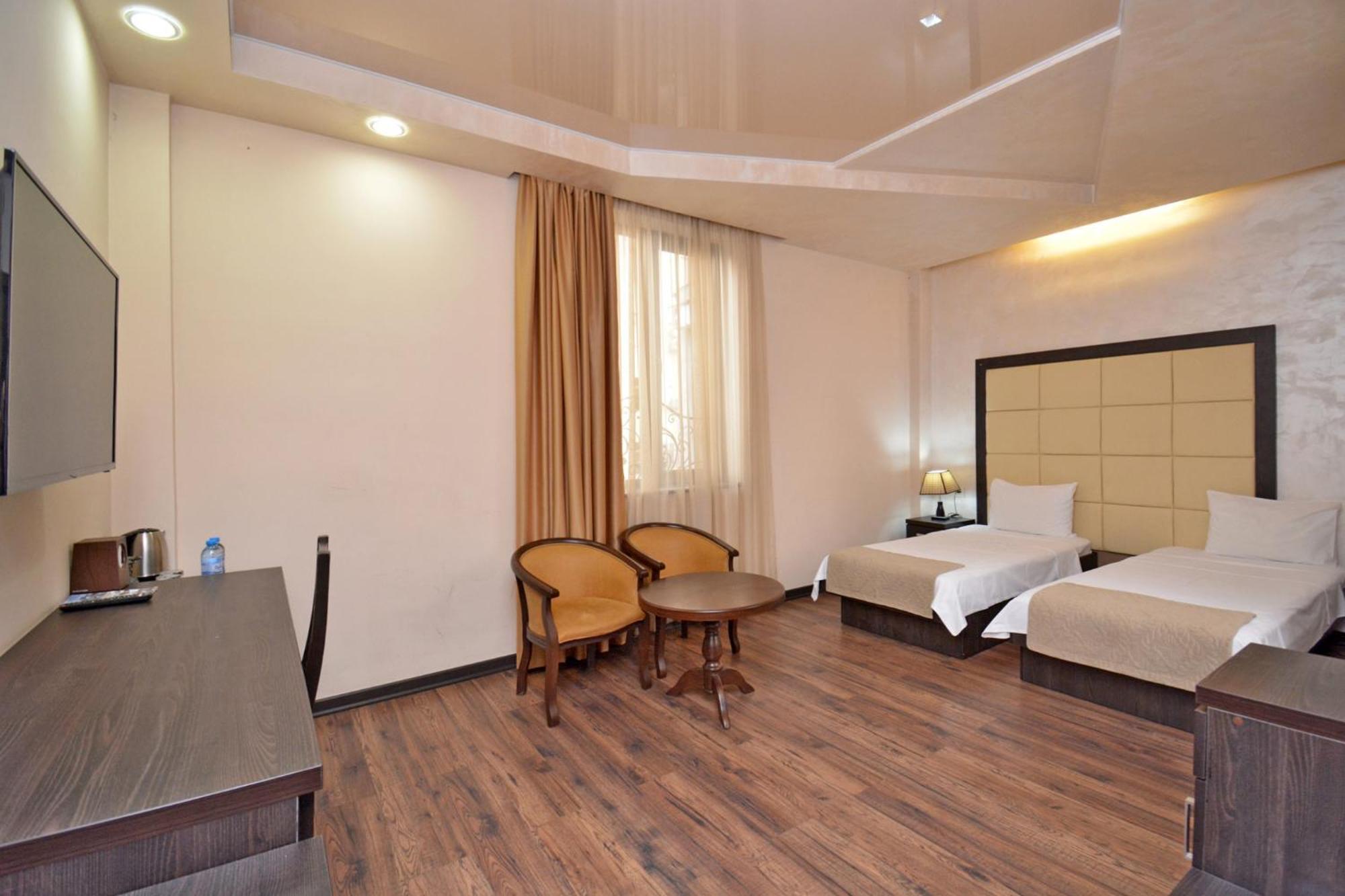 Partez Hotel Ереван Экстерьер фото