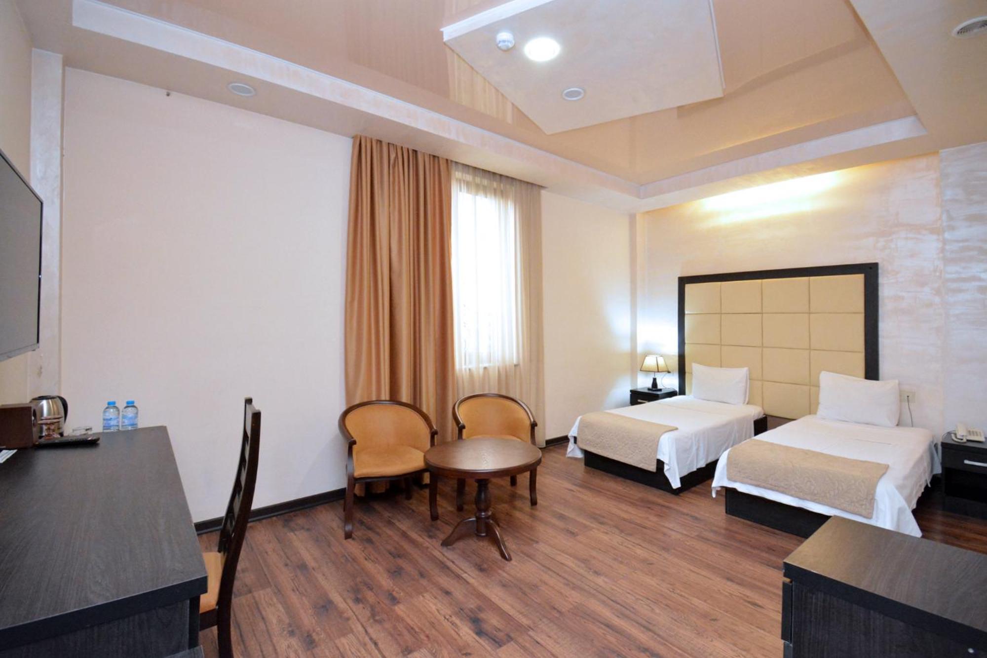 Partez Hotel Ереван Экстерьер фото