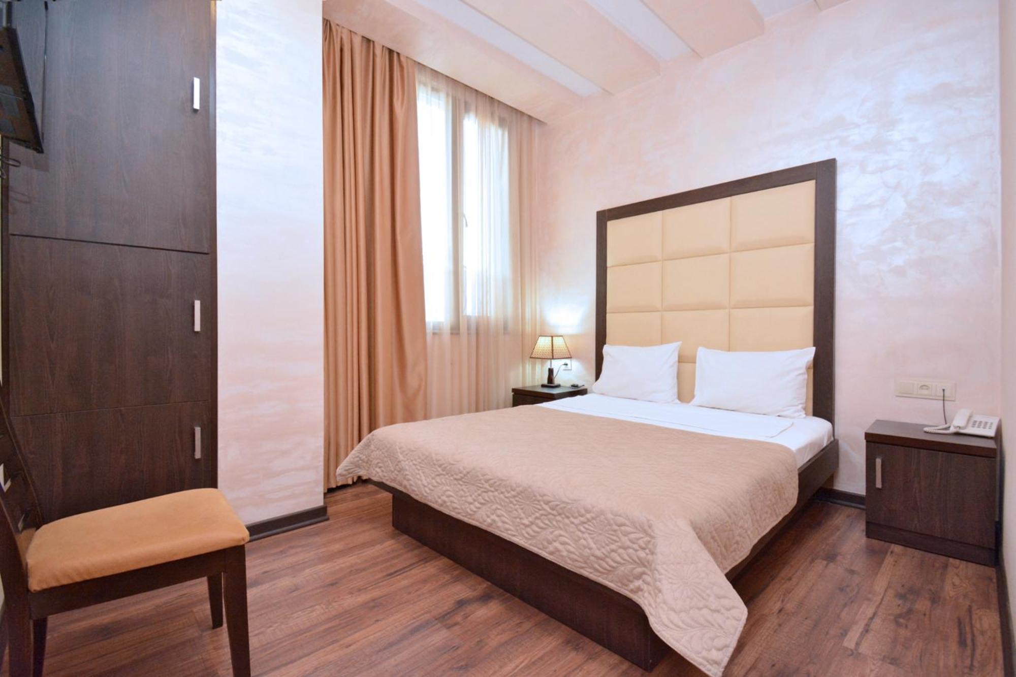 Partez Hotel Ереван Экстерьер фото