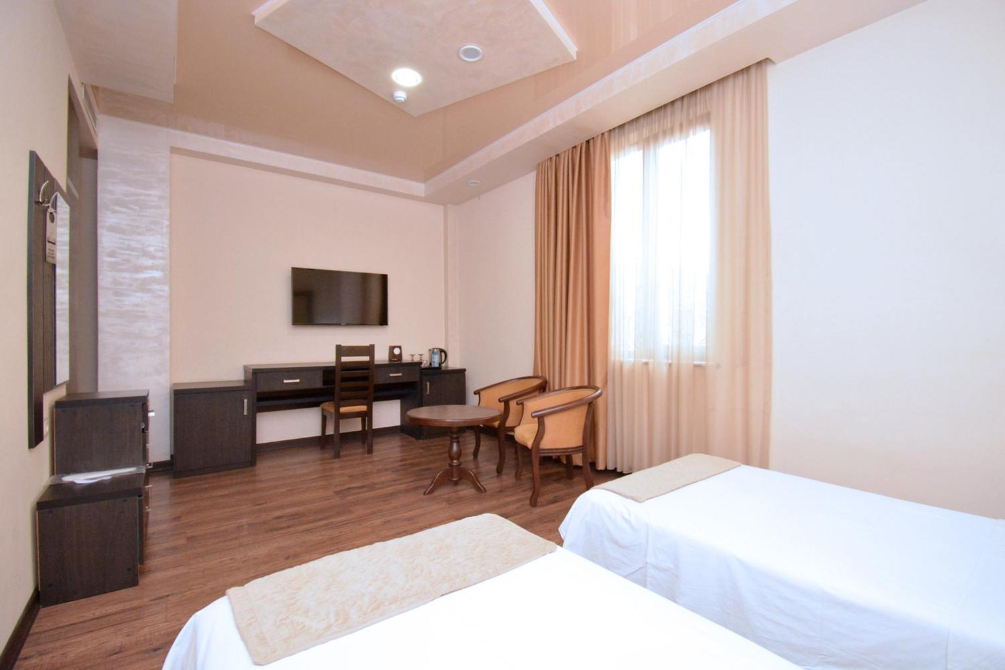 Partez Hotel Ереван Экстерьер фото