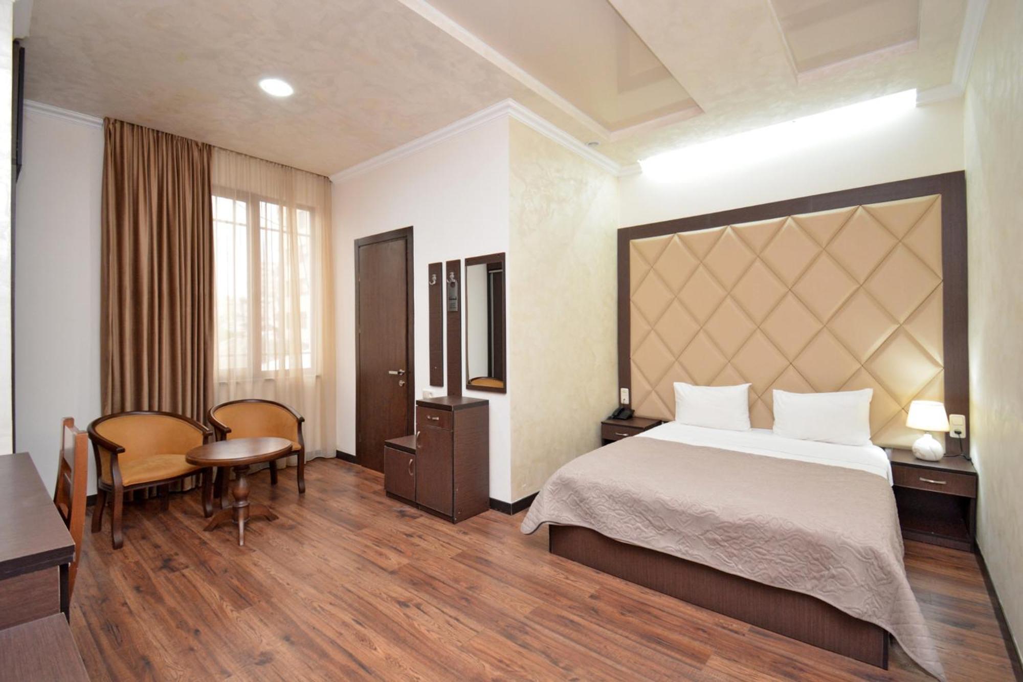 Partez Hotel Ереван Экстерьер фото