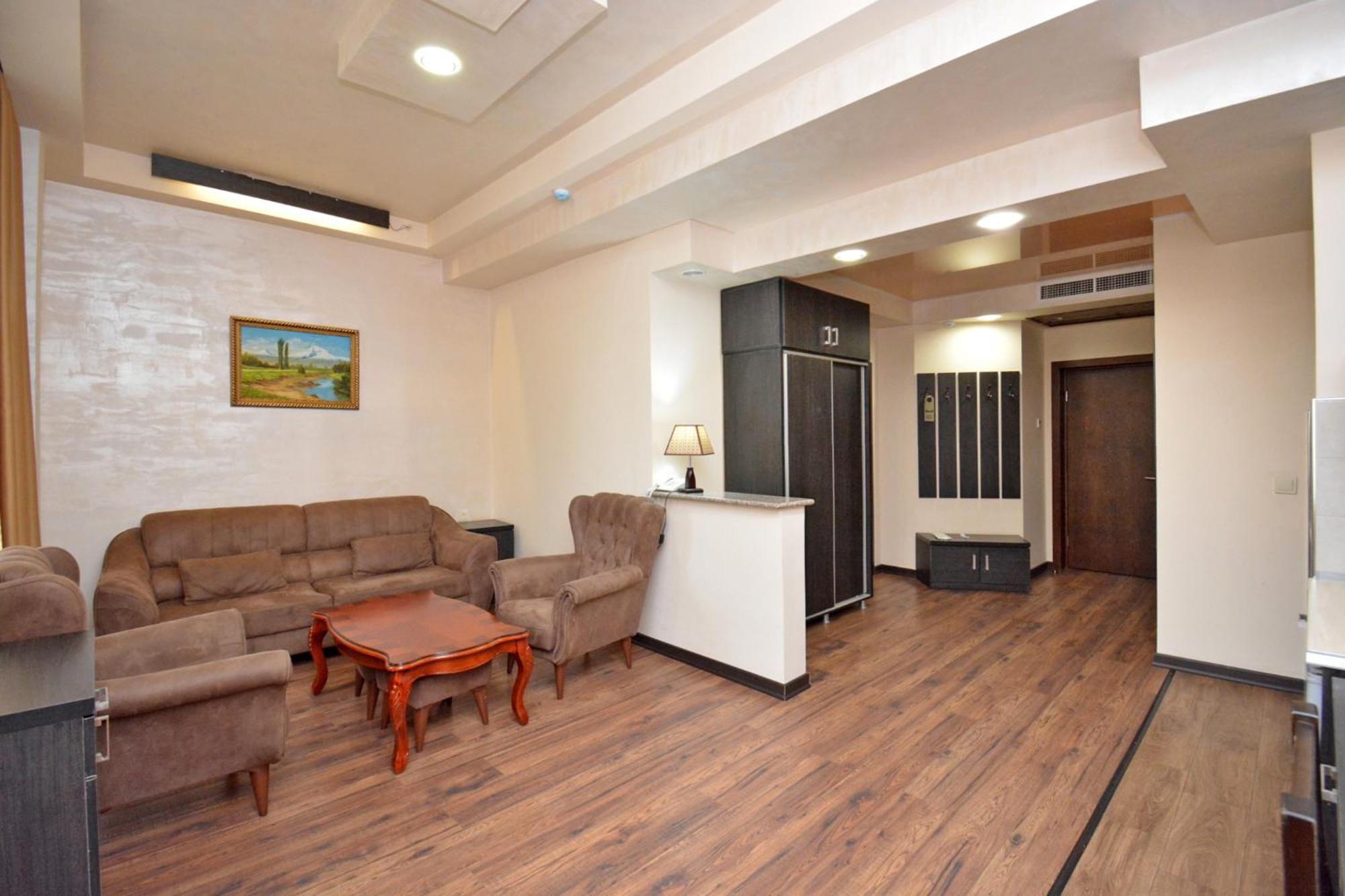 Partez Hotel Ереван Экстерьер фото