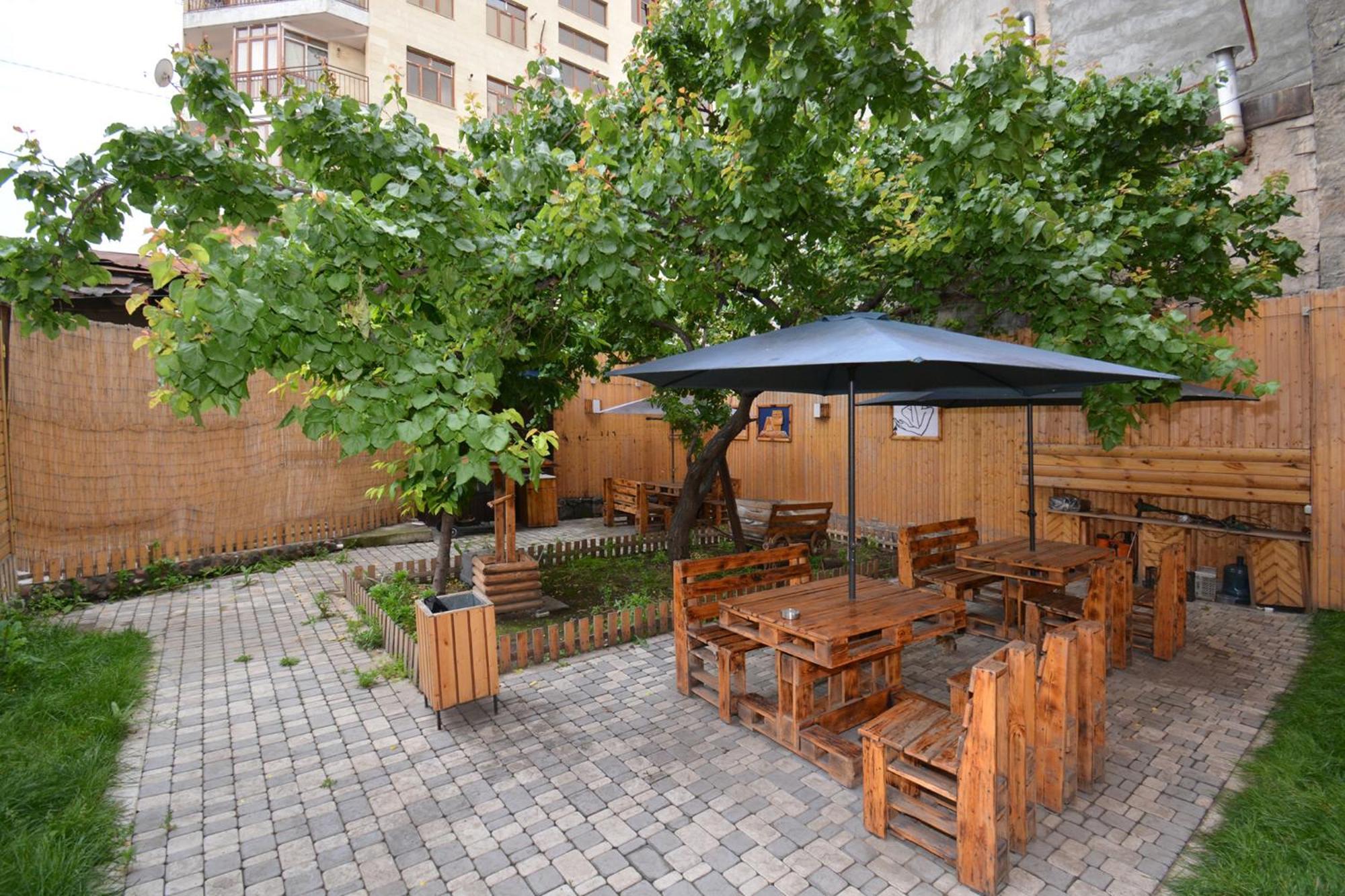 Partez Hotel Ереван Экстерьер фото