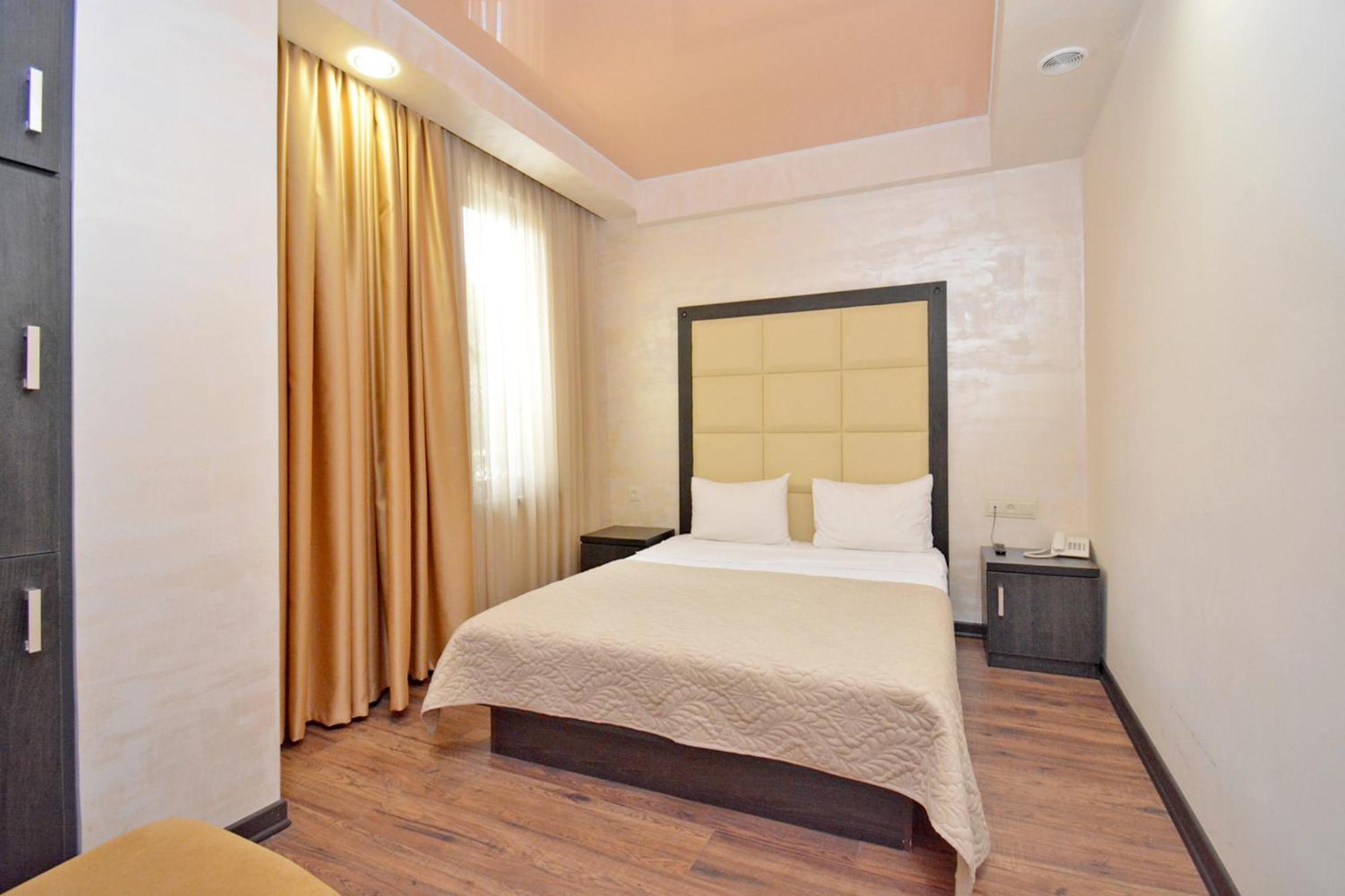 Partez Hotel Ереван Экстерьер фото