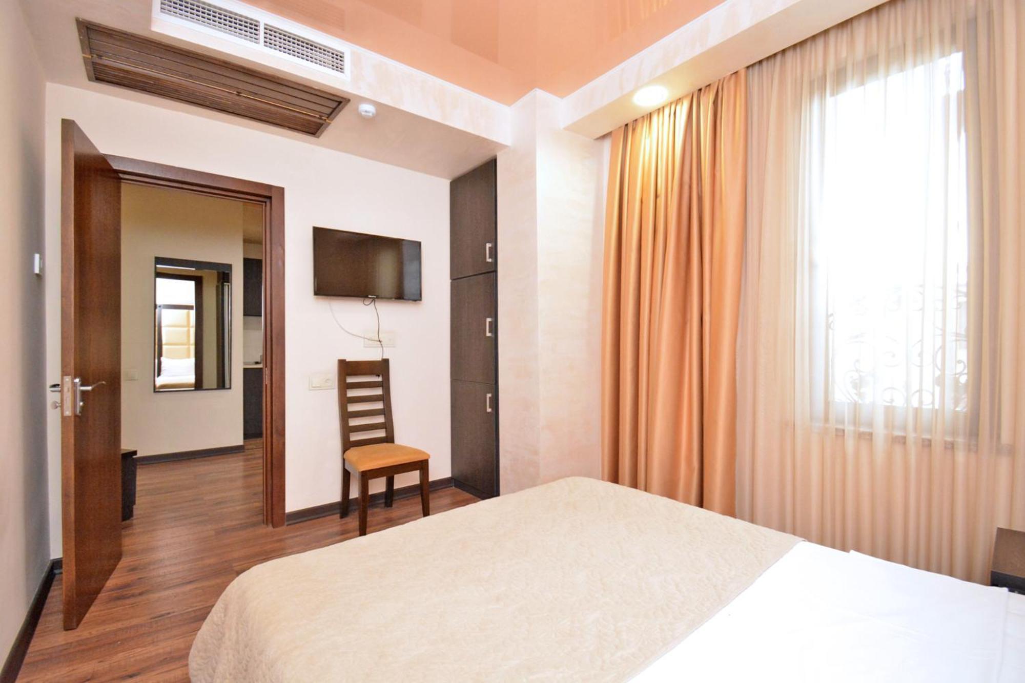 Partez Hotel Ереван Экстерьер фото